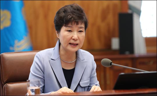 박근혜 대통령이 20일 오후 청와대에서 열린 수석비서관회의에서 발언하고 있다. ⓒ연합뉴스