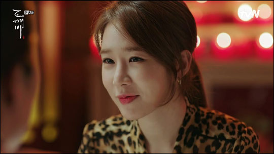 배우 유인나가 '도깨비'를 통해 본 적 없는 독특한 캐릭터로 시청자들 이목을 끌었다.tvN '도깨비' 화면 캡처