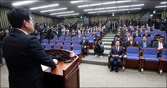 정우택 새누리당 원내대표가 20일 국회에서 열린 의원총회에서 모두발언을 하고 있다. ⓒ데일리안 박항구 기자