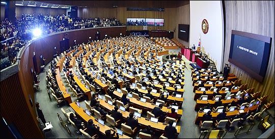 2016년 12월 9일 국회에서 열린 본회의에서 박근혜 대통령 탄핵안이 가결되고 있다. ⓒ데일리안 박항구 기자