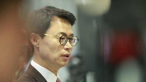이규철 특검팀 대변인이 14일 오후 서울 대치동 특검사무실에서 열린 정례브리핑에서 취재진 질문에 답하고 있다.ⓒ연합뉴스