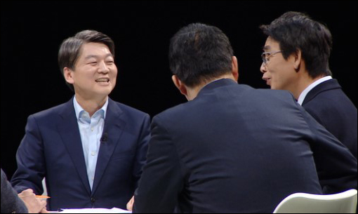 '썰전'에 출연한 안철수가 시청률 상승을 이끌었다. JTBC 방송 캡처.