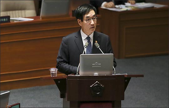 교육부가 6일 83개 학교에서 국정 역사 교과서 활용 희망을 신청했다고 밝혔다. (자료사진)ⓒ데일리안 김나윤 기자