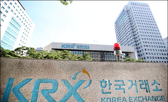 한국거래소는 KSM을 통한 크라우드펀딩 주식의 거래가 관련 시스템 준비기간 등을 거쳐 오는 3일부터 시행한다고 30일 밝혔다.ⓒ한국거래소