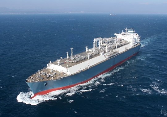 현대중공업이 2014년 세계 최초로 건조해 노르웨이 회그 LNG사에 인도한 17만㎥급 LNG-FSRU 모습.ⓒ현대중공업