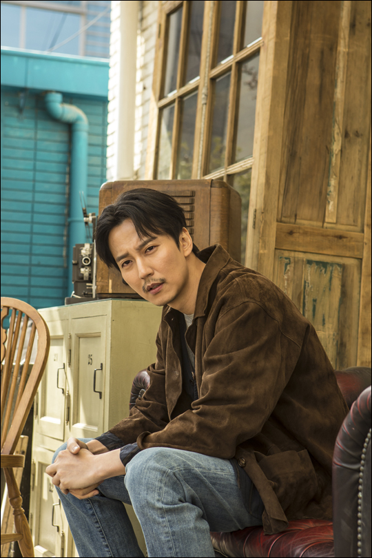감성 멜로 '어느날'에 출연한 김남길은 "힘든 분들이 영화를 통해 용기 내서 밝게 살았으면 한다"고 말했다.ⓒ오퍼스픽처스