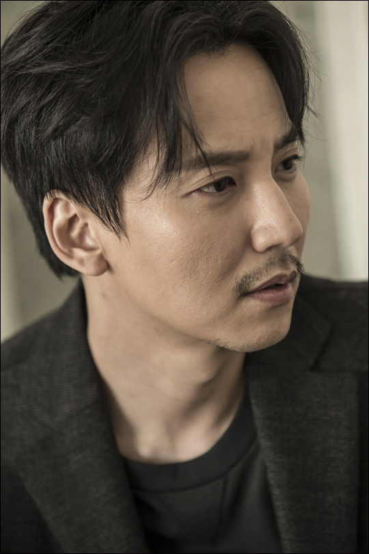 배우 김남길은 감성 멜로 '어느날'에서 호흡한 천우희에 대해 "센스 있고, 바른 배우"라고 극찬했다.ⓒ오퍼스픽처스