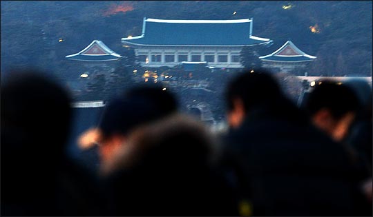 2017년 3월 4일 오후 서울 광화문 광장 일대에서 박근혜 대통령의 탄핵을 촉구하는 제19차 촛불집회가 진행되는 가운데 청와대가 보이고 있다. ⓒ데일리안 박항구 기자