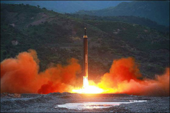 북한이 미국에 중국의 개입 없이 북미 간 직접 핵·미사일 협상을 제안했다는 일본 언론의 보도가 나왔다.(자료사진) 노동신문 캡처