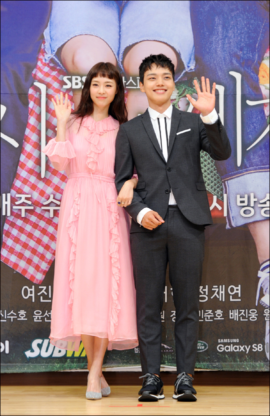 배우 이연희가 SBS 새 수목드라마 '다시 만난 세계'에서 호흡한 여진구를 극찬했다.ⓒSBS