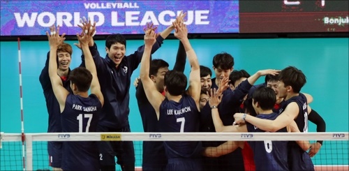 한국 남자 배구 대표팀이 일본을 꺾고 8강 결선 라운드에 안착했다(자료사진). ⓒ 연합뉴스