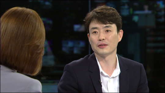 류승완 감독이 영화 '군함도'의 스크린 독과점 논란과 관련해 "마음이 무겁고, 송구하다"고 밝혔다.YTN '뉴스와이드' 화면 캡처