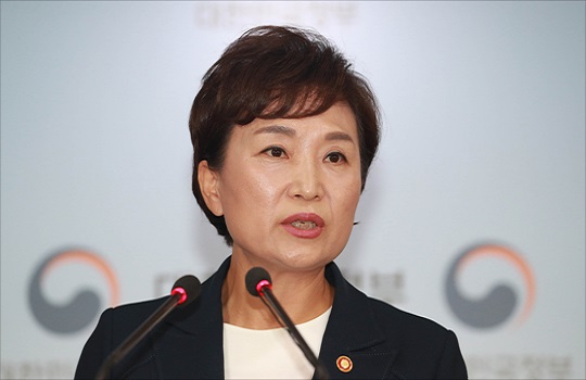 지난 2일 김현미 국토교통부 장관이 '주택시장 안정화 방안'에 대해 발표하고 있다.ⓒ데일리안 홍금표 기자 