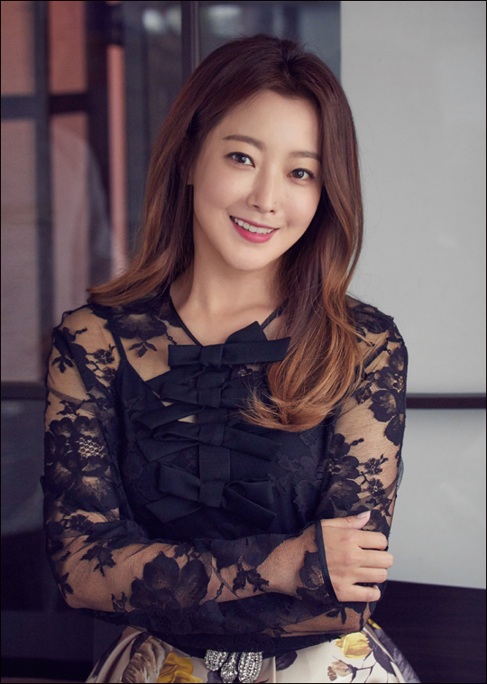 JTBC '품위 있는 그녀'에 출연한 배우 김희선은 "침착하고, 현명한 여자"라고 말했다.ⓒ힌지엔터테인먼트