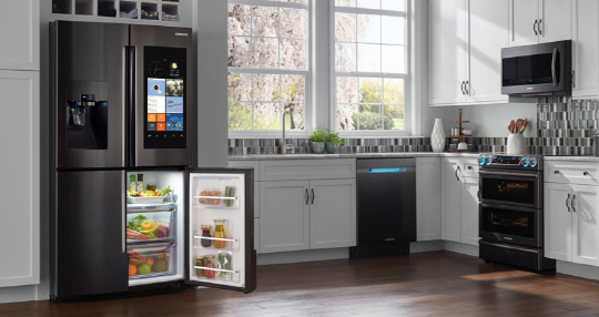 삼성전자 패밀리허브 냉장고가 설치된 스마트 주방.ⓒ삼성전자