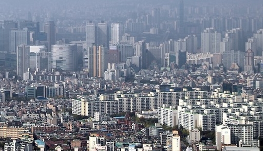중견사들이 잇따라 정비사업 수주 낭보를 울리고 있다. 사진은 서울 아파트 전경.(자료사진) ⓒ연합뉴스