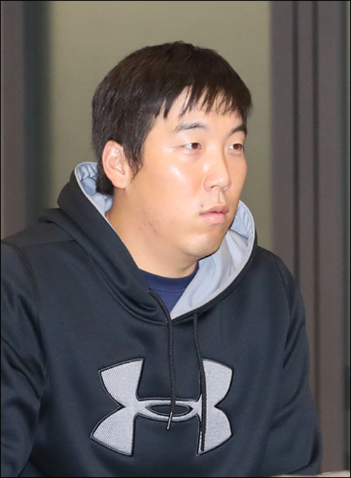 다저스전에 대타로 나서 삼진으로 물러난 김현수. ⓒ 연합뉴스