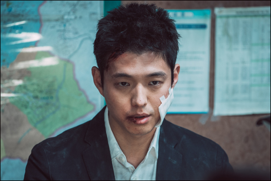 영화 '범죄도시'에서 신참 형사 강홍석으로 분한 하준은 "사람 냄새 나는 배우를 꿈꾼다"고 했다.ⓒ머리꽃