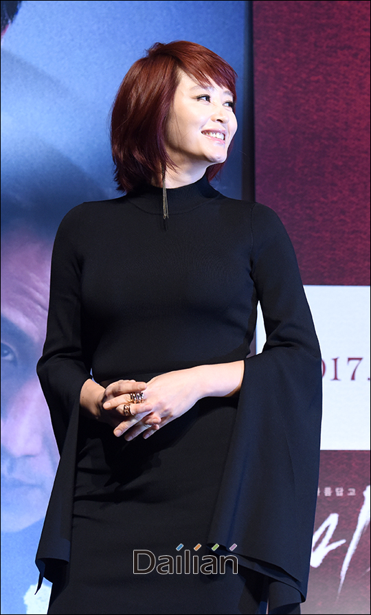 배우 김혜수가 영화 '미옥' 제작발표회에서 포토타임을 갖고 있다. ⓒ 데일리안