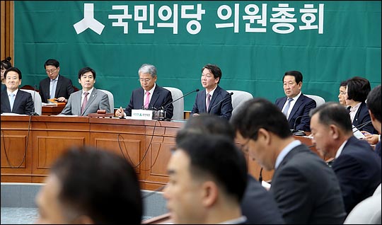 안철수 국민의당 대표가 11일 오전 국회에서 열린 의원총회에서 모두발언을 하고 있다. ⓒ데일리안 박항구 기자