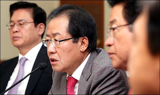 지난 9일 오전 서울 여의도 자유한국당 당사에서 열린 최고위원회의에서 홍준표 대표가 이야기 하고 있다. (자료사진) ⓒ데일리안 박항구 기자