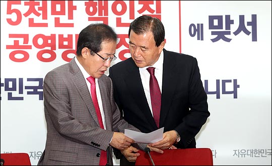 홍준표 대표와 홍문표 사무총장 (자료사진) ⓒ데일리안 박항구 기자