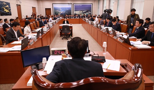 16일 오후 국회에서 국회 국토교통위원회 국정감사가 열리고 있다.ⓒ데일리안 홍금표 기자