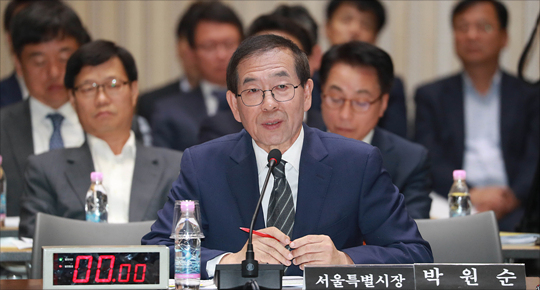 최근 서울시 공무원 자살사고가 이어진 것과 관련, 박원순 서울시장이 책임을 통감하며 특단의 대책을 마련하겠다고 약속했다. ⓒ데일리안 홍금표 기자
