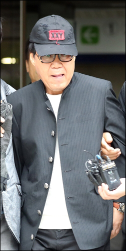 그림 대작 사건으로 기소된 조영남이 유죄 판결을 받았다. ⓒ 연합뉴스