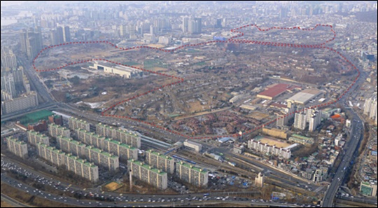 용산가족공원 내 국립한국문학관 건립 문제를 두고 정부와 서울시 간 갈등이 고조되고 있다.(자료사진) ⓒ국토교통부