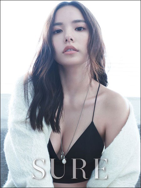 배우 민효린이 패션화보에서 섹시미를 발산했다.ⓒ슈어 