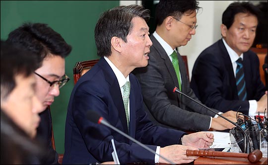 안철수 국민의당 대표가 지난 17일 오전 국회에서 열린 최고위원회의에서 이야기 하고 있다.(자료사진)ⓒ데일리안 박항구 기자