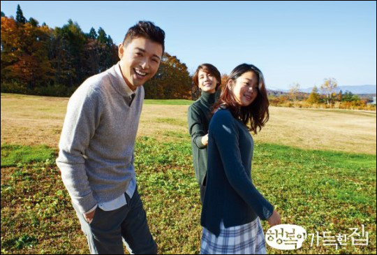 배우 김지호, 김호진 부부가 중학생이 된 딸과 함께한 가족 여행 사진을 공개했다.ⓒ행복이가득한집