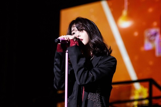 가수 아이유가 지난 10일 2017 투어 콘서트를 성황리에 마무리했다.ⓒ페이브엔터테인먼트