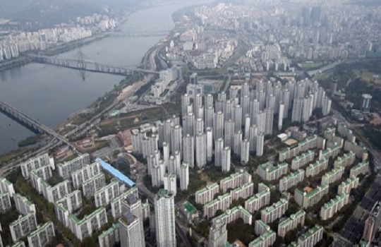 서울 아파트값 상승폭은 소폭 둔화됐으나, 상승세는 쉽게 멈추지 않고 있다. 서울의 한 아파트 단지 전경.(자료사진)ⓒ연합뉴스