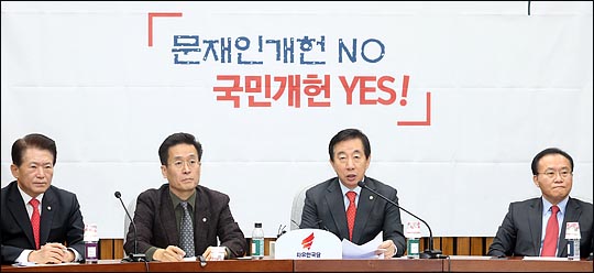 김성태 자유한국당 원내대표가 10일 오전 국회에서 열린 원내대책회의에서 이야기 하고 있다. ⓒ데일리안 박항구 기자