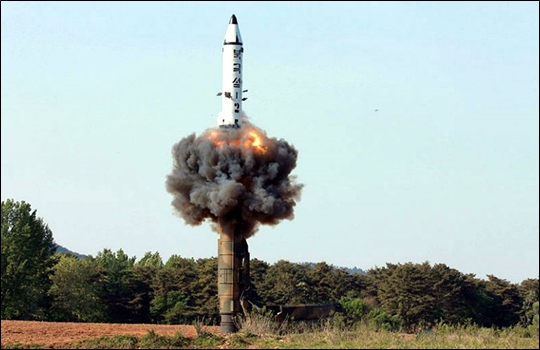 북한의 중장거리 전략 탄도탄 '북극성 2형' 시험발사 장면. 조선의오늘 캡처