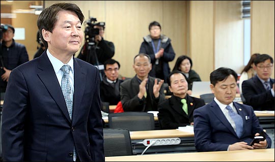 안철수 국민의당 대표가 11일 오후 서울 여의도 당사에서 열린 신임 지역위원장 오리엔테이션에 참석하고 있다. ⓒ데일리안 박항구 기자