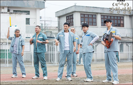 tvN '슬기로운 감빵생활'이 지상파를 제치고 수목극 1위를 차지했다.ⓒtvN