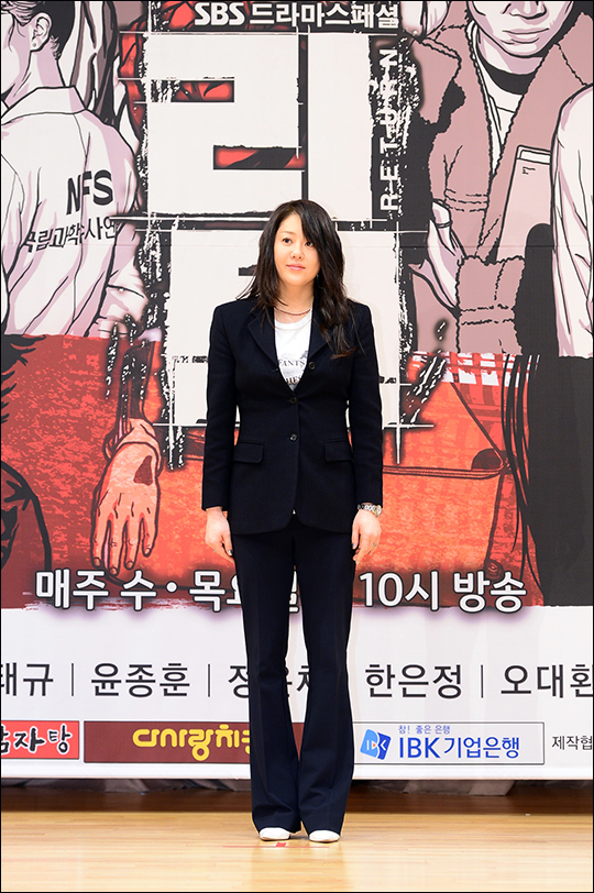 SBS 새 수목드라마 '리턴' 제작발표회에서 배우 고현정이 포토타임을 갖고 있다. ⓒ SBS