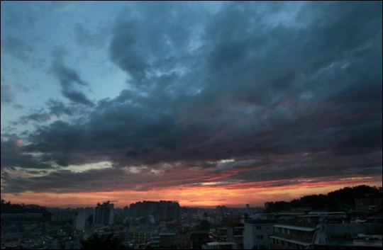 16일인 화요일은 포근한 날씨가 이어지는 가운데 전국에 비가 내릴 전망이다. (자료사진) ⓒ데일리안 박항구 기자 