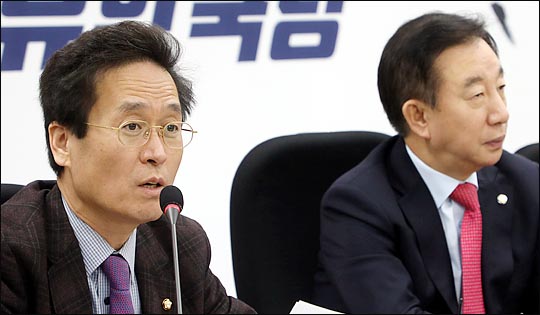 오른쪽부터 자유한국당 김성태 원내대표와 함진규 정책위의장. (자료사진) ⓒ데일리안 박항구 기자