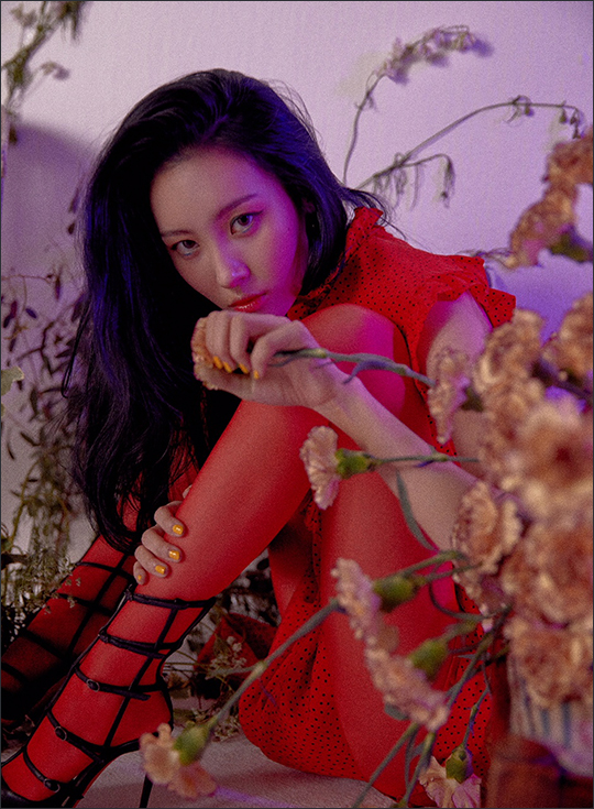 가수 선미의 새 싱글 '주인공'이 주요 음원차트를 휩쓸었다. ⓒ 메이크어스 엔터테인먼트