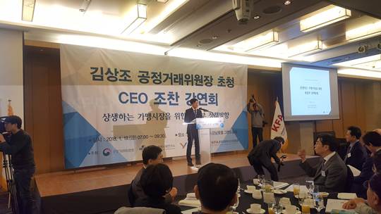 김상조 공정거래위원장이 19일 서울 서초구의 한 호텔에서 열린 초청 강연회에서 '상생하는 가맹시장을 위한 새정부 정책 방향'에 대해 말하고 있다. ⓒ데일리안