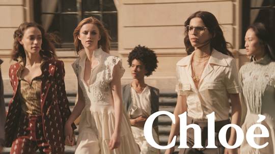 끌로에(Chloé)가 세계적인 패션 사진작가 스티븐 마이젤과 함께 촬영한 2018 봄·여름 시즌 광고 캠페인을 공개한다. ⓒ신세계인터내셔날