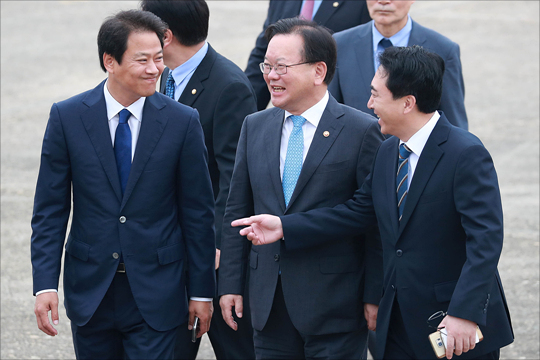 임종석 대통령비서실장, 김부겸 행정안전부 장관, 박수현 청와대 대변인 (자료사진) ⓒ데일리안 홍금표 기자