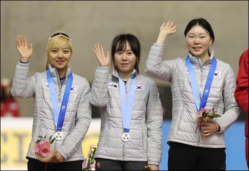 여자 팀 추월의 노선영(오른쪽)이 행정 착오로 올림픽에 나서지 못한다. ⓒ 연합뉴스