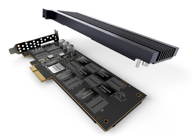 삼성전자 차세대 슈퍼컴퓨터용 '800GB(기가바이트) Z-SSD' 제품.ⓒ삼성전자
