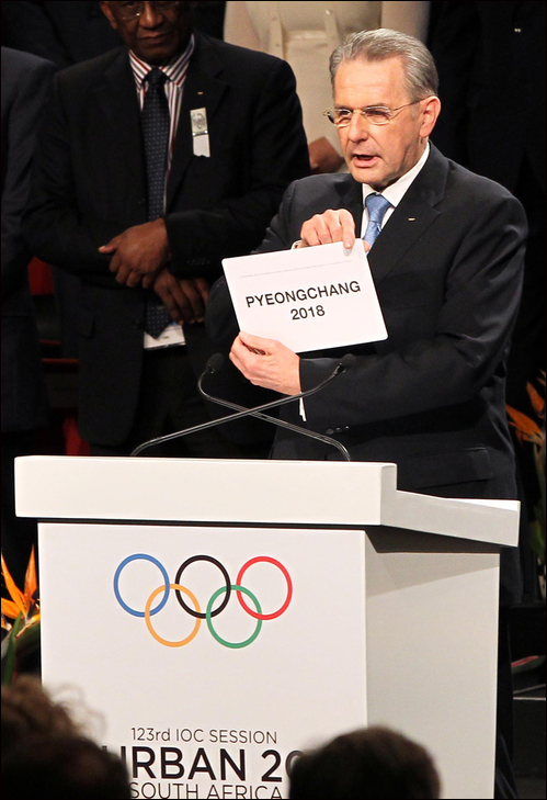평창은 2011년 남아프리카공화국 더반에서 열린 IOC 총회에서 총 95표 중 63표로 1차 과반을 획득하는 파란을 일으키며 대회 유치에 성공했다. ⓒ 연합뉴스