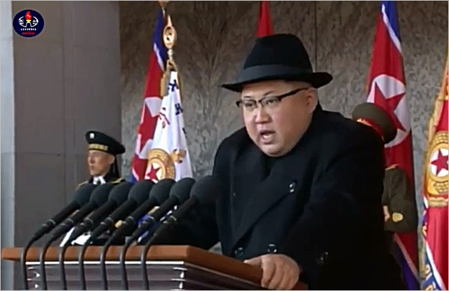 김정은 북한 노동당 위원장이 8일 진행된 건군절 70주년 열병식에서 연설하고 있다. 조선중앙TV 캡처 